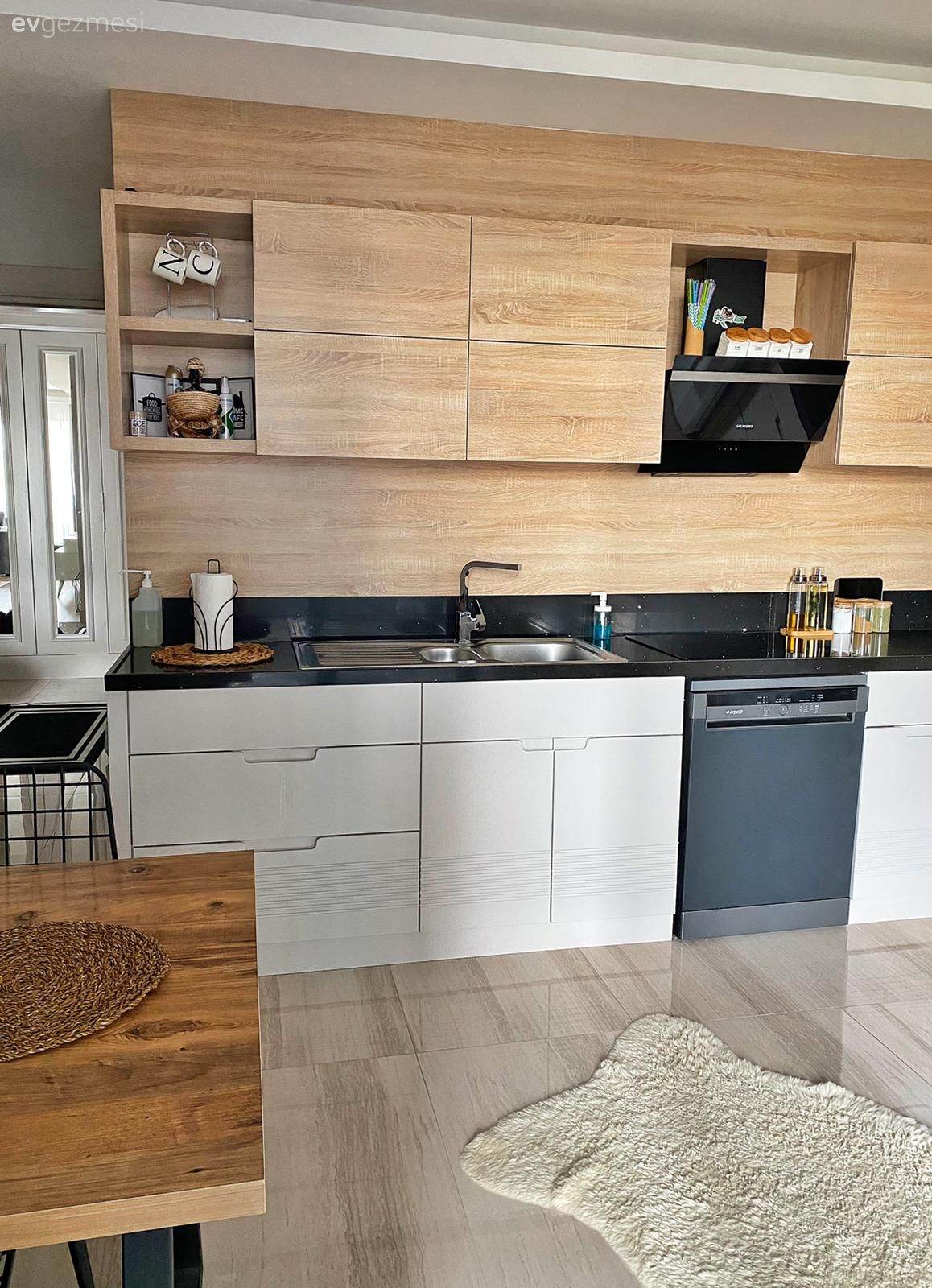 Ev Gezmesi: Bursa'da Modern Esintili Sıcak Bir Dekor