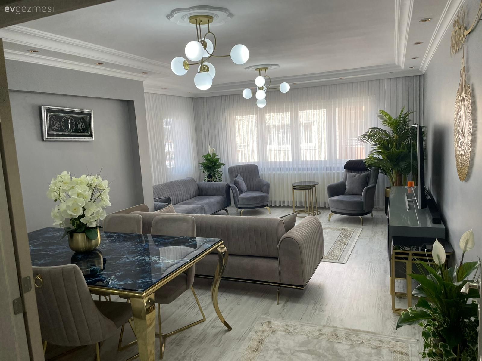 Salon, Gri, Bej, Krem, Altın, Koltuk takımı, Berjer, Sandalye, Yemek masası, Salon avizesi, Ev bitkisi, Tül perde, Perde, Tv ünitesi, Tv ünitesi aksesuarları, Ev Aksesuar