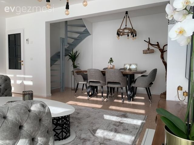 Bu Yaşam Alanında Modern ve Rustik Bir Arada
