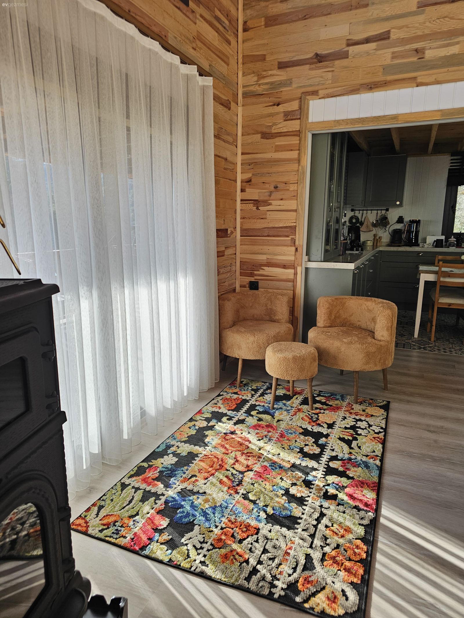 Dağ Köyünde Ahşabın Sıcak Sesi: Aydın'da İki Katlı Bir Köy Evi!