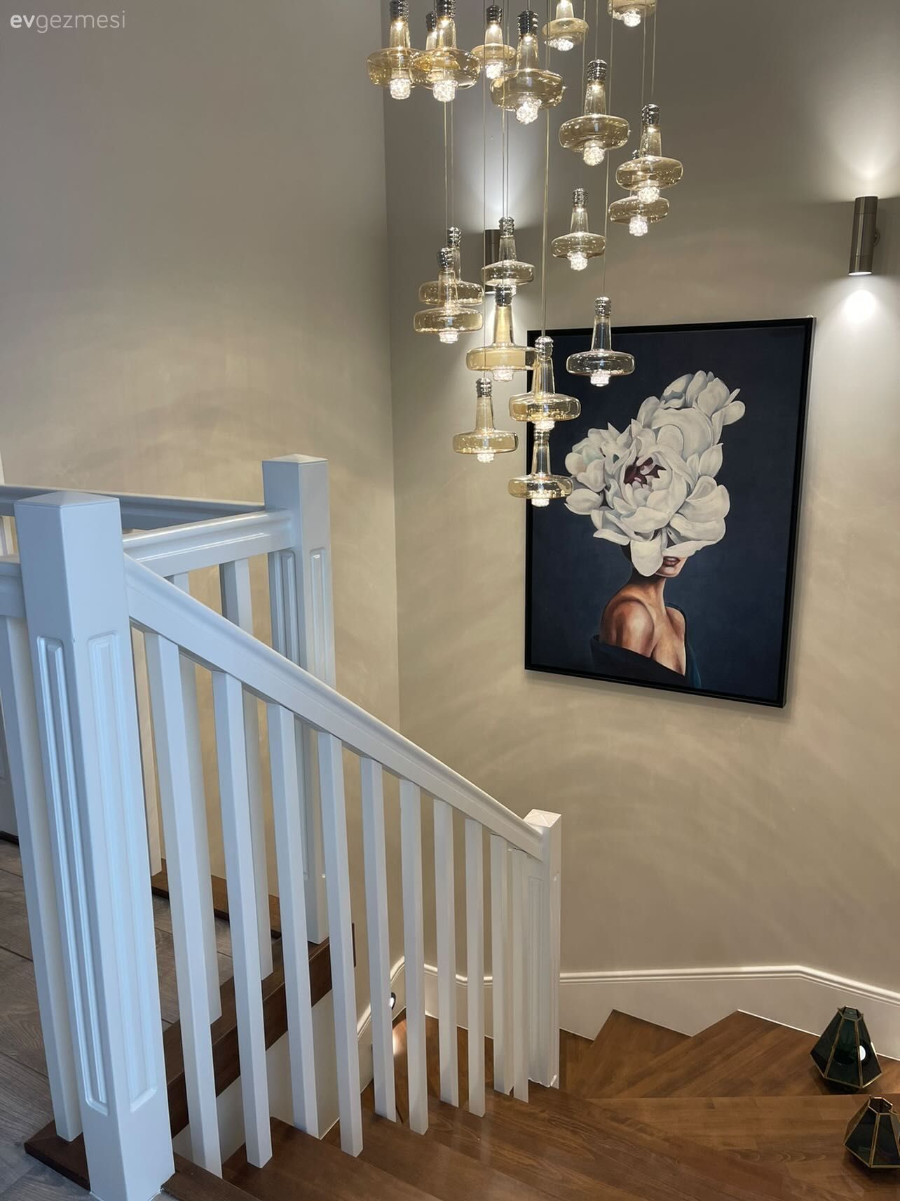 Dubleks evler, Beyaz, Tablo, Duvar dekorasyonu, Avize, Aydınlatma, Sarkıt, Merdiven, Aplik