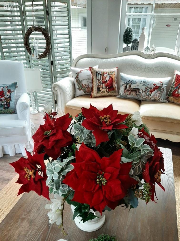 Salon, Country, Beyaz, Perde, Stor perde, Kırlent, Ev tekstili, Jaluzi, Çiçekler, Orta sehpa, Sehpa, Jüt halı, Halı, Kırmızı, Vizon