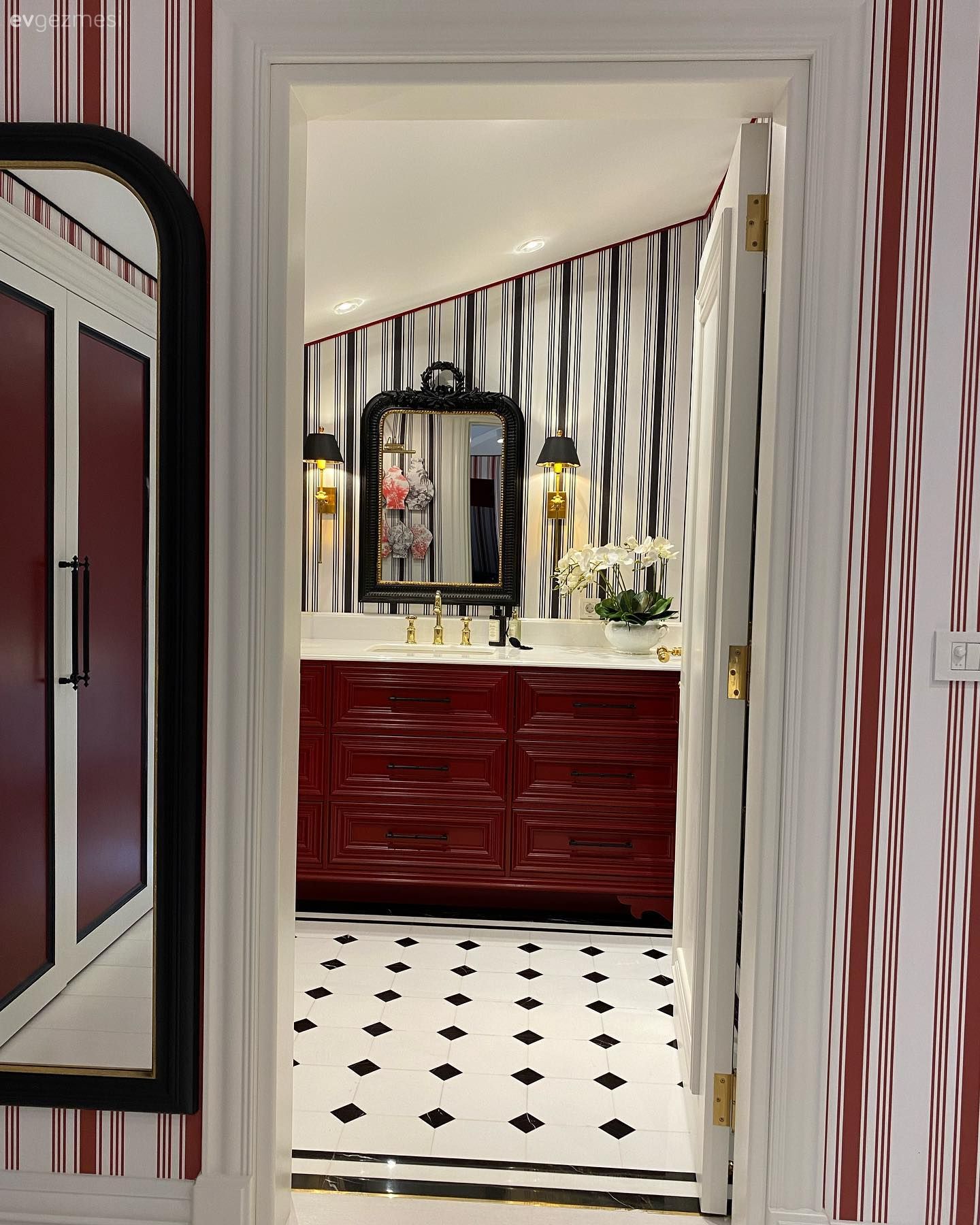 Bu Banyonun Öncesini Gören Sonrasına İnanmakta Çok Güçlük Çekebilir!