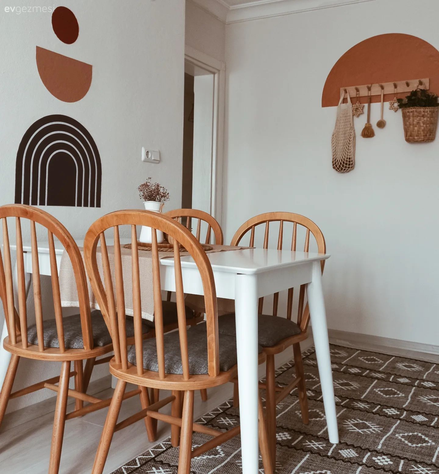 İskandinav, Mutfak, Beyaz, Ahşap Mobilya, Mutfak duvar dekorasyonu, Mutfak aksesuarları, Mutfak halısı, Turuncu