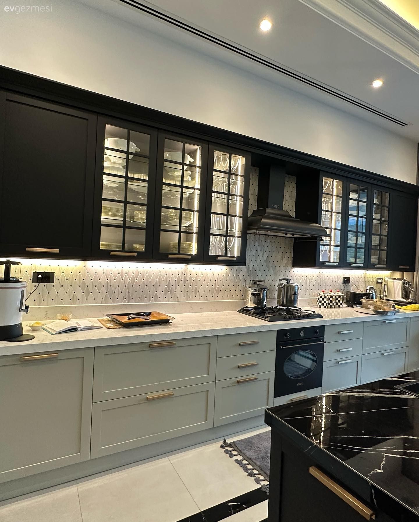 Birbirine Çok Yakışan İki Renkli Mutfak Dolapları