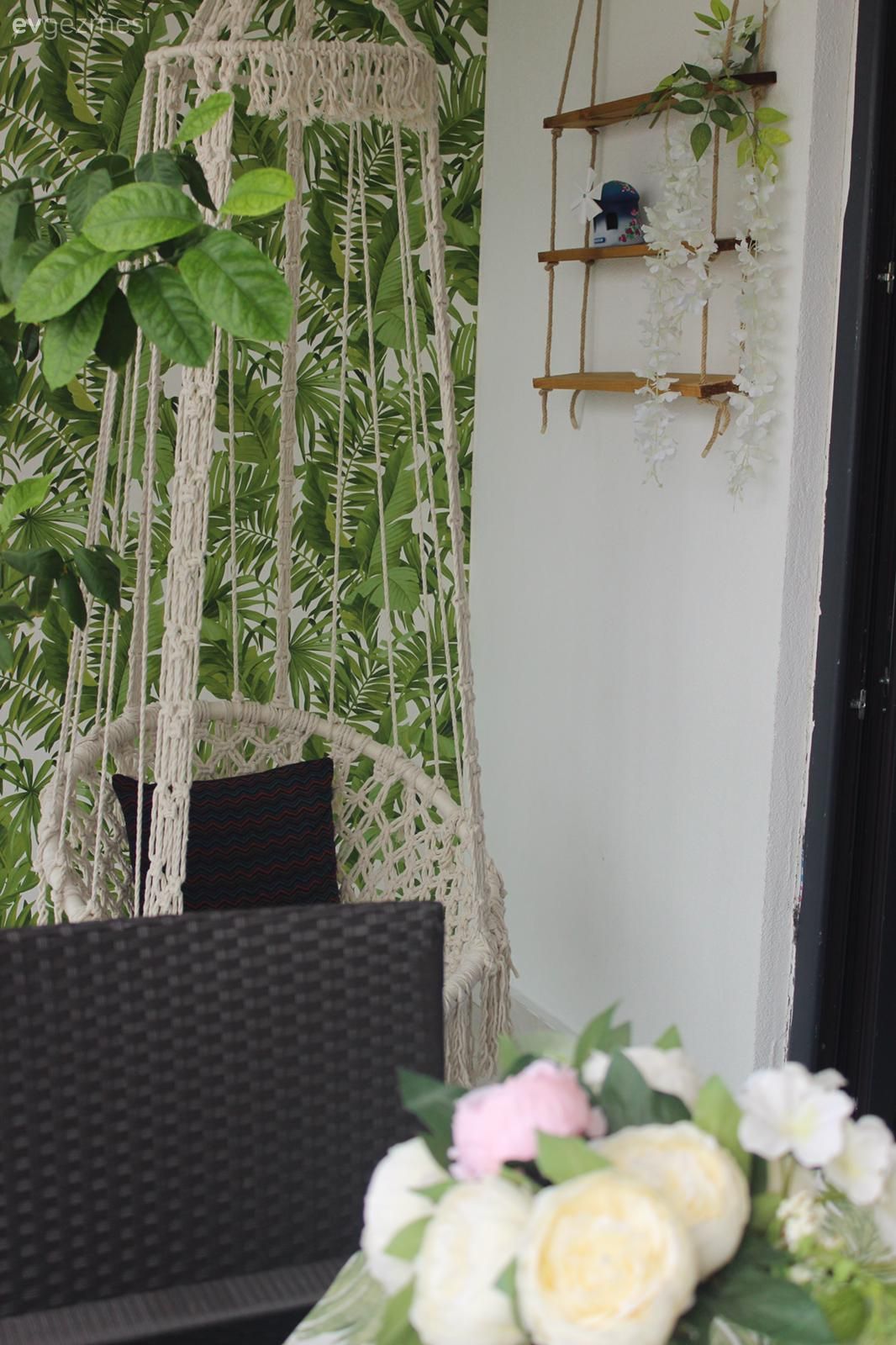Balkon, Balkon duvar dekorasyonu, Duvar kağıdı, Duvar dekorasyonu, Yeşil, Balkon halısı, Geometrik desen, Desenler, Tavana monte salıncak, Salıncak, Siyah, Beyaz