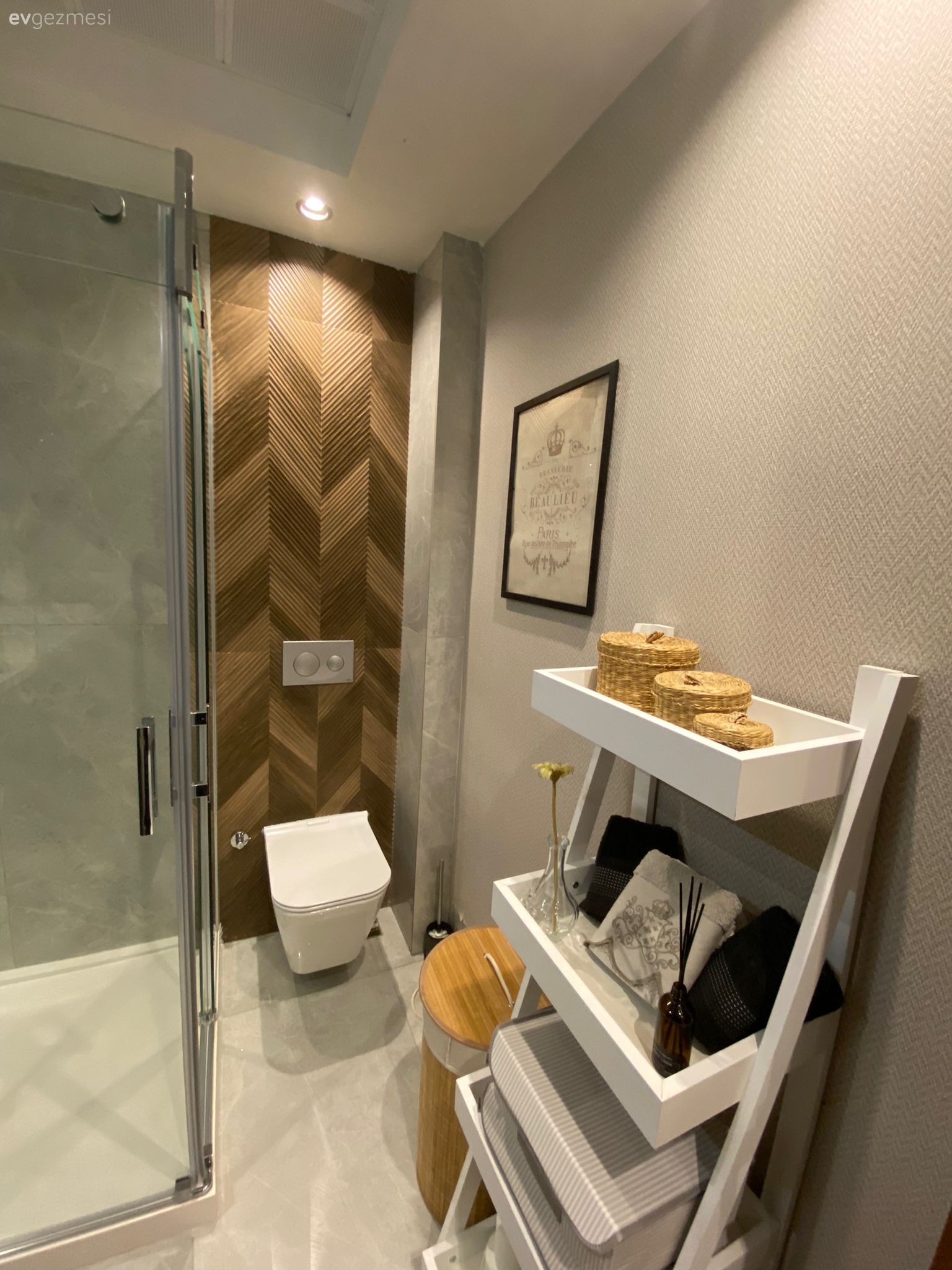 Banyo, Duşakabin, Banyo paspası, Banyo rafı, Banyo seramikleri, Jüt halı, Halı, Beyaz