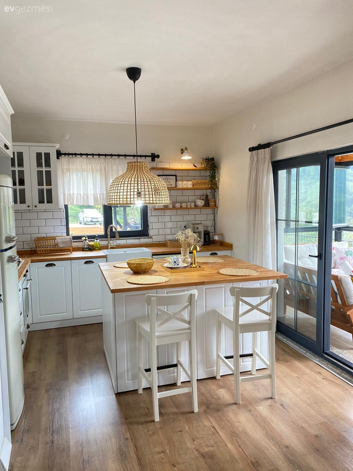 Artvin'deki Bu 144 M2'lik Ev Köy Hayatına Alışmış Villa Kıvamında!