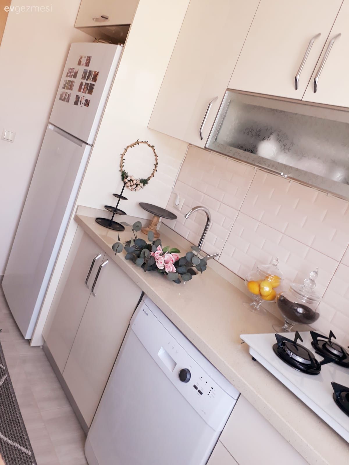 Sade Görünmeyi Seven Bu İstanbul Evi Küçük Ama Kullanışlı!