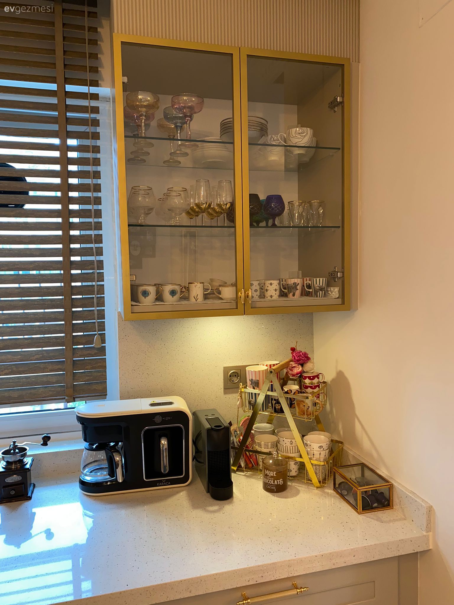 Jaluzi, Mutfak perdesi, Altın, Mutfak tezgahı, Mutfak, Mutfak tezgah arası, Mutfak aksesuarları