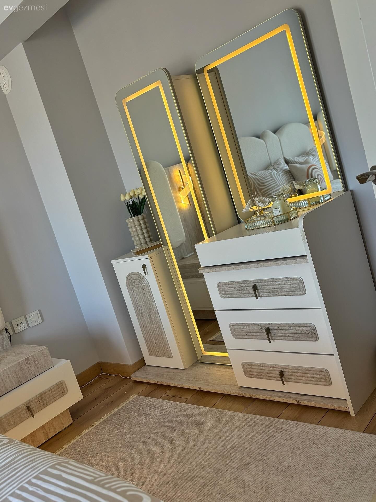 Beyaz, Makyaj aynası, Yatak Odası, Makyaj masası, Komodin, Halı