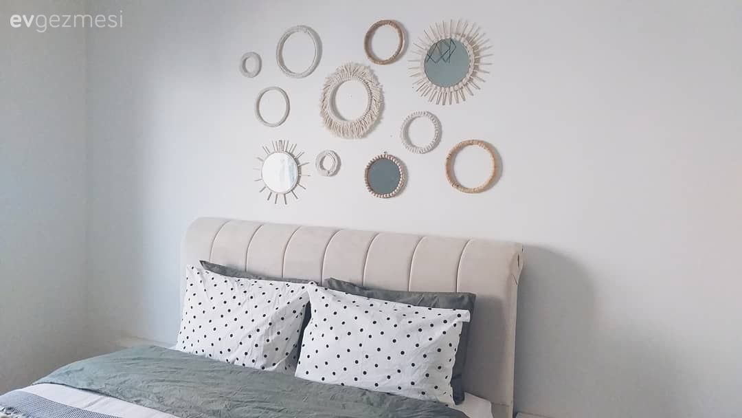Yatak Odası, Krem, Beyaz, Gri, Makrome, Komodin, Kırlent, Ev tekstili, Yatak başlığı, Duvar dekorasyonu, Yuvarlak ayna, Dekoratif ayna