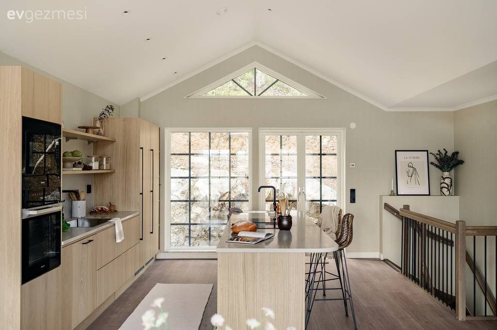 183 M2'lik Balkonlu Bu Evin Arka Cephesinde İskele Veranda Var