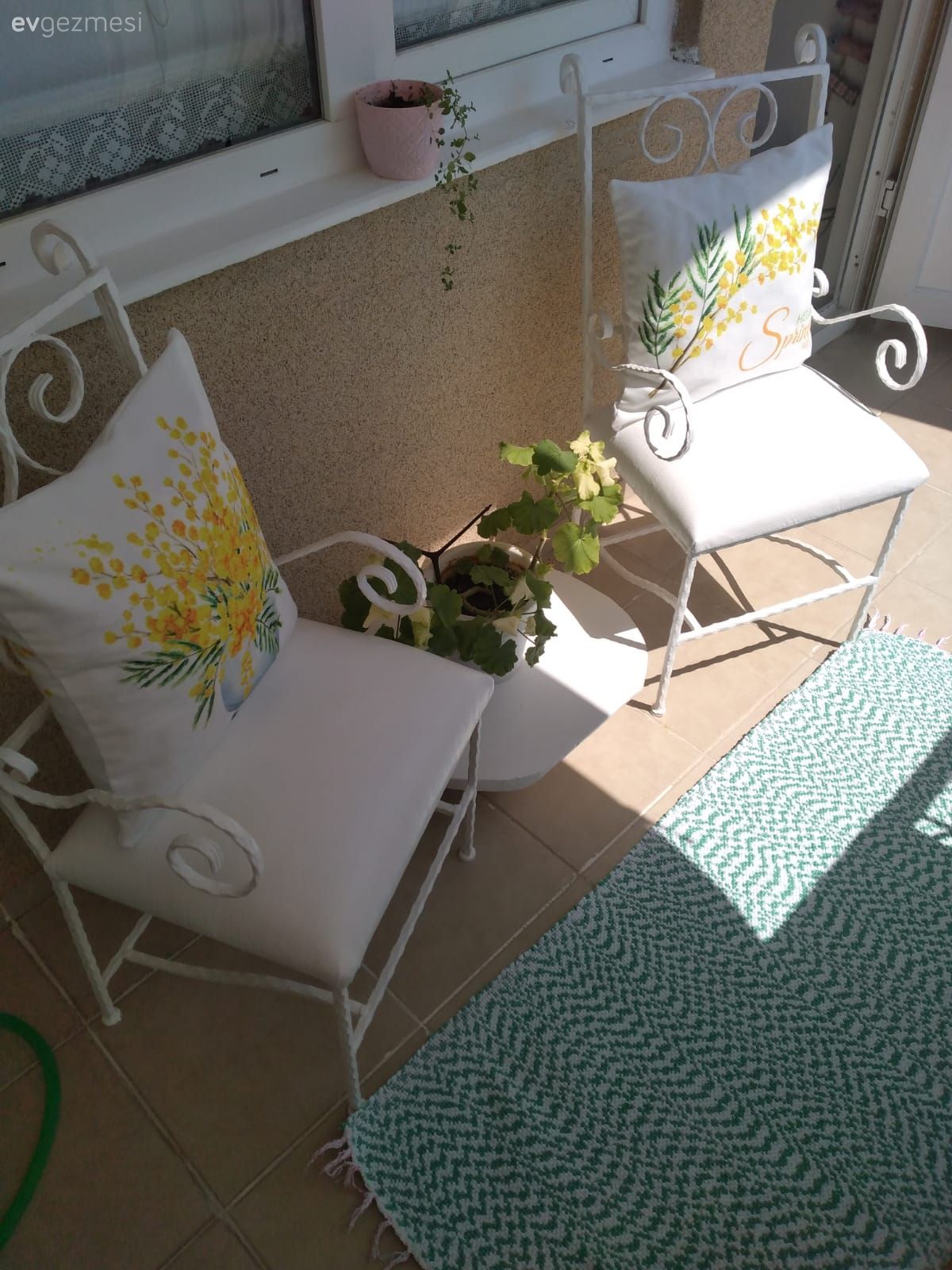 Balkon, Beyaz, Yeşil, Sarı, Sandalye