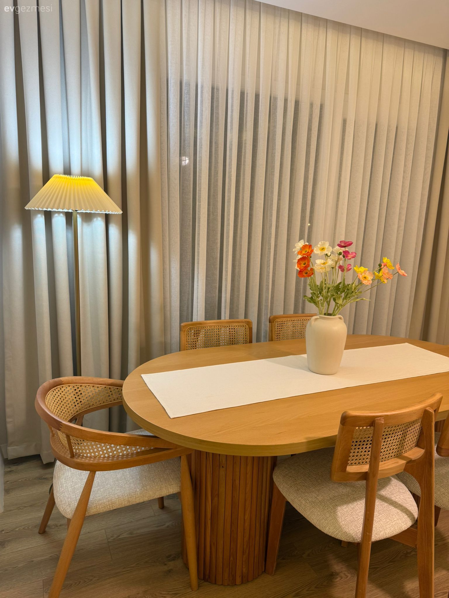 Bu Hatay Evinin Salonu Hem Sıcaklığı Veriyor Hem Ferahlığı