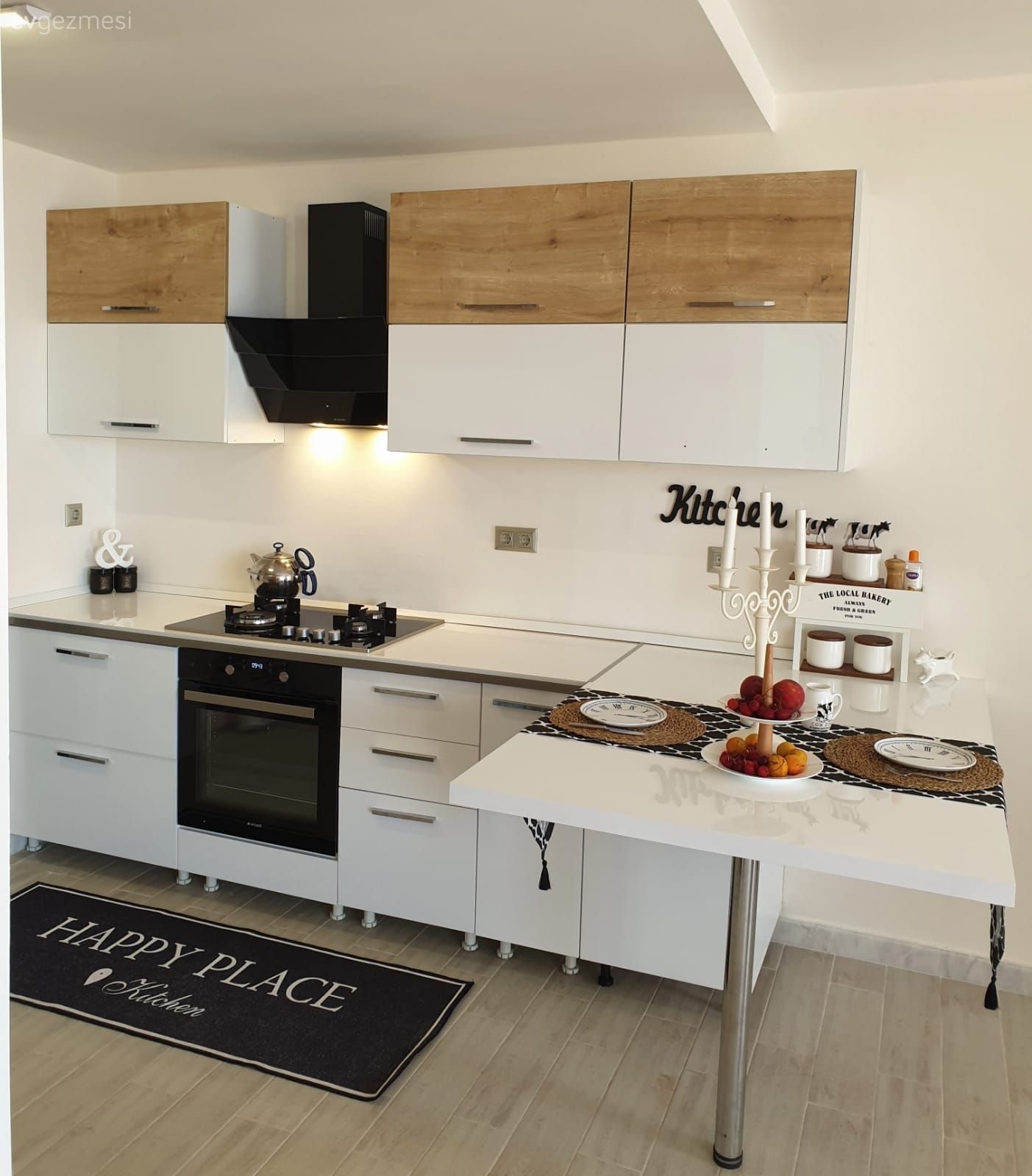 Mutfak, Amerikan Mutfak, Beyaz ve ahşap mutfak, Mutfak tezgahı, Mutfak tezgah arası, Tezgah arası seramik, Mutfak yarım adası, Ankastre, Davlumbaz, Mutfak halısı