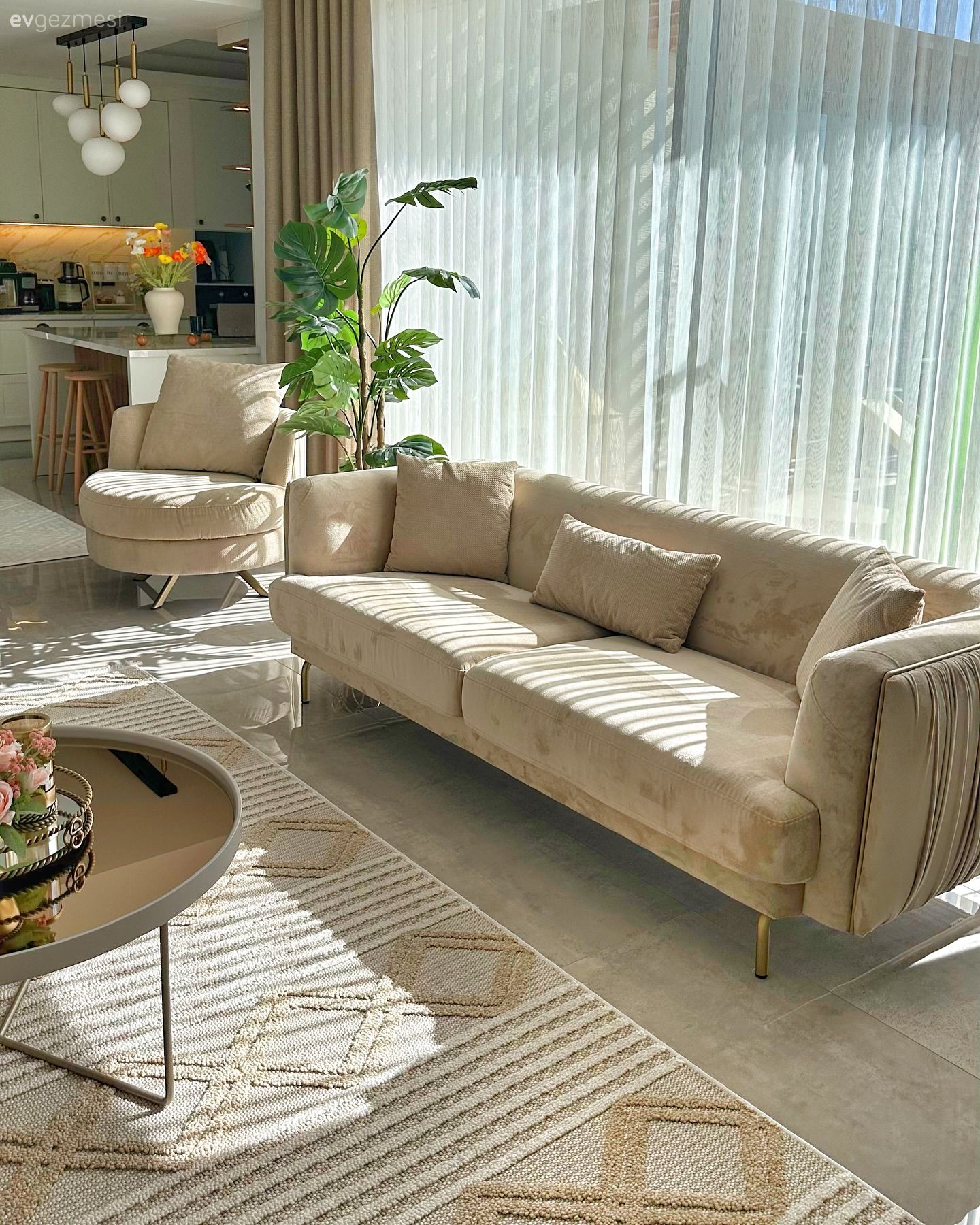 Ferahlık ve Şıklıkla Kuşanan Bu Salonda Eksik Yok