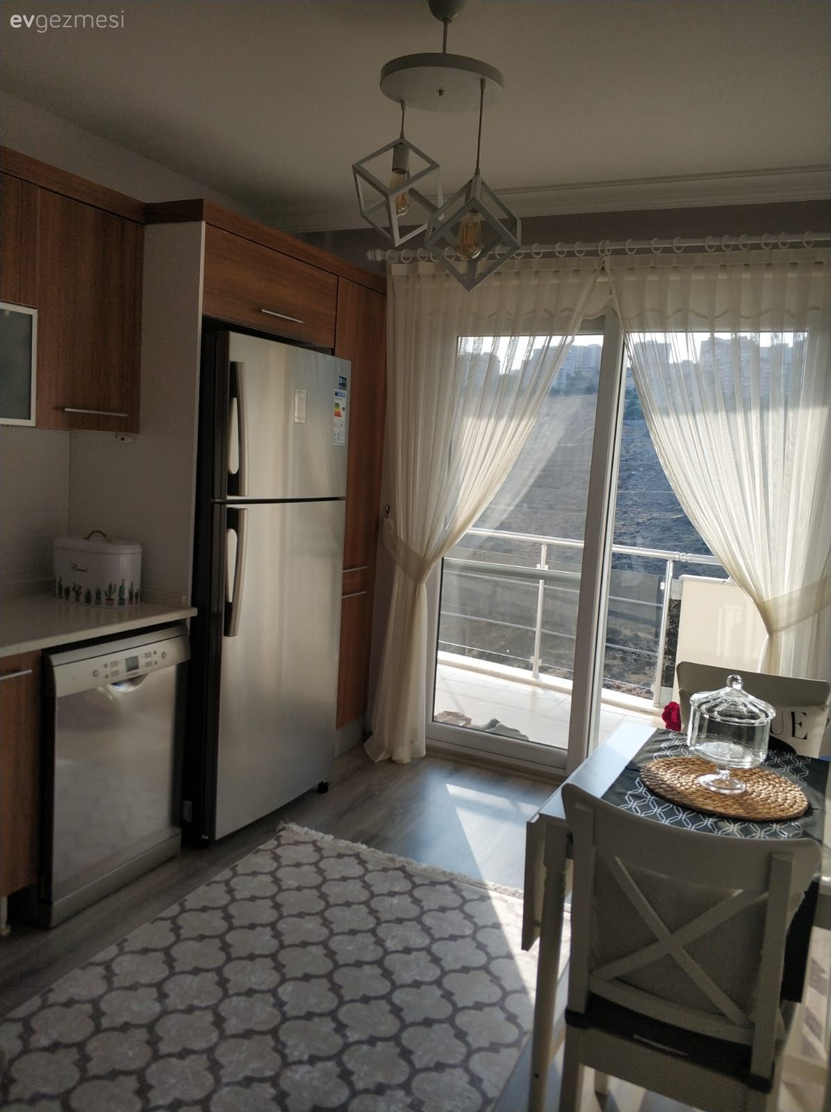 Ev Gezmesi: Şık ve Sıcacık Bir İzmir Evi