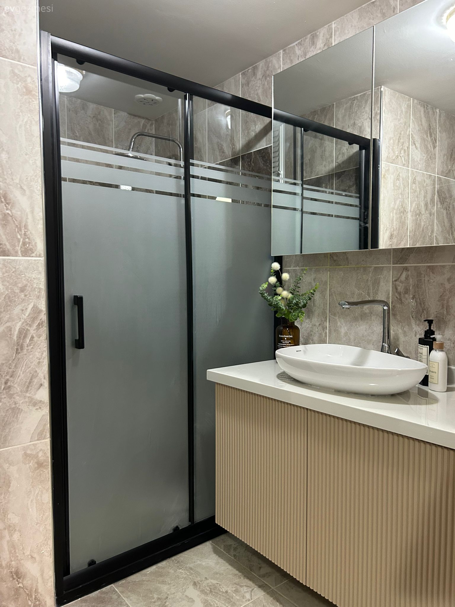 Banyo, Beyaz, Vizon, Krem, Siyah, Banyo dolabı, Banyo aynası, Banyo seramikleri