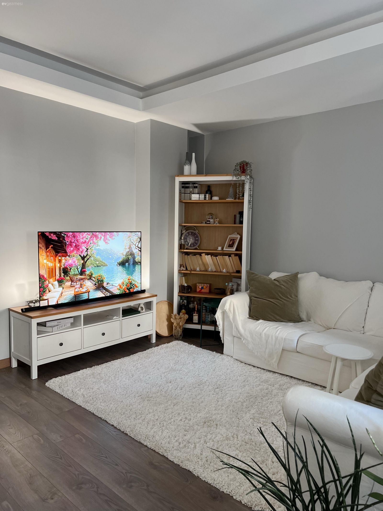 Bu Samimi Evde Yalın Tasarımlar Ahşapla Desteklenmiş