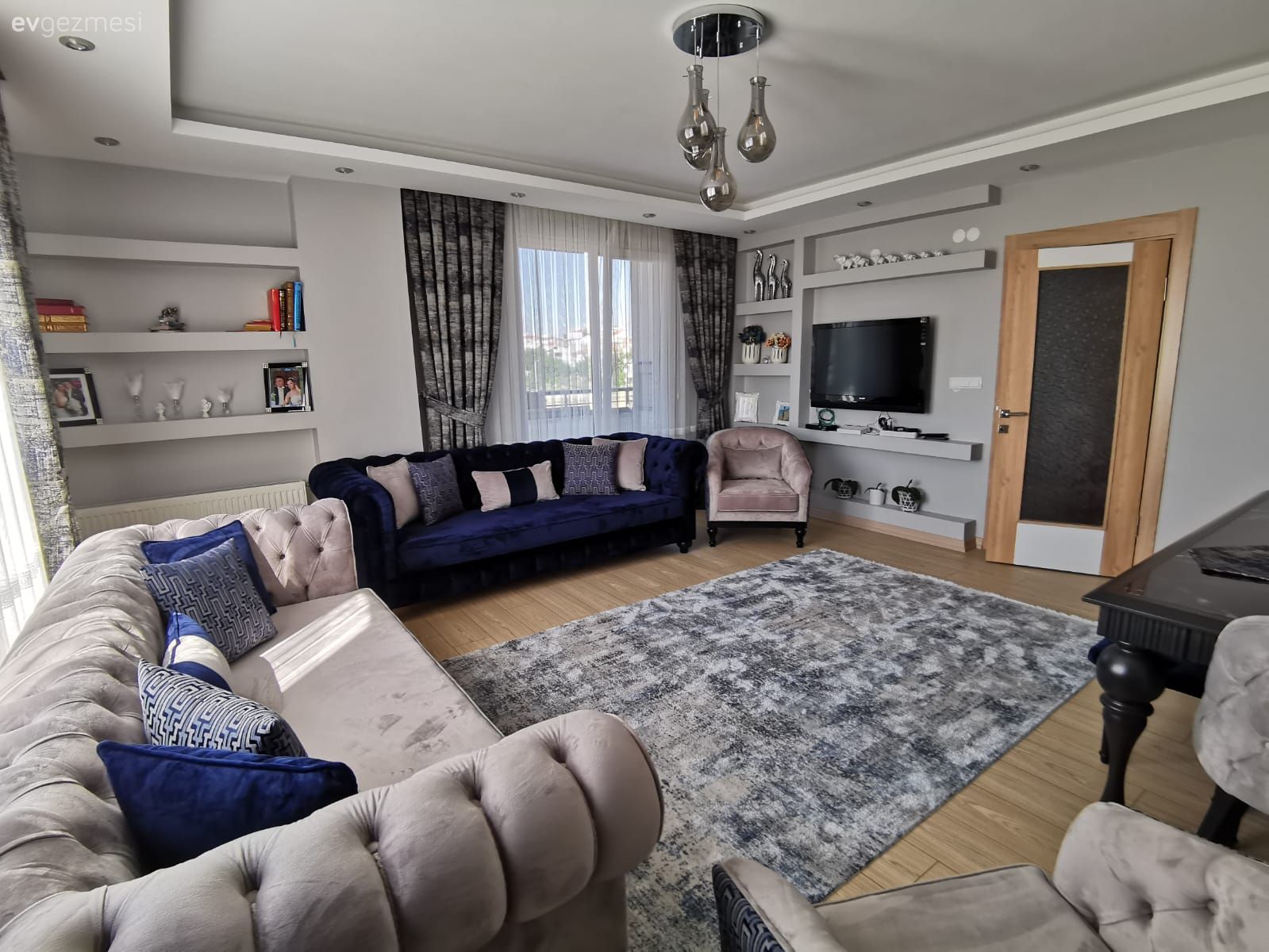 Özel Tasarımlarla Zenginleşen Bu Ev Hem İddialı Hem De Konforlu!