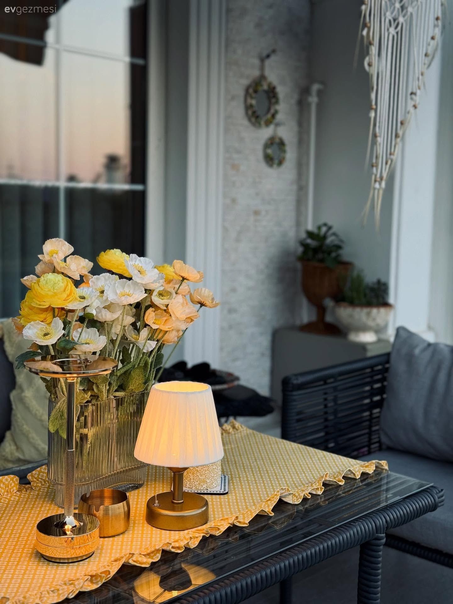 Tente Altı Eğlence: Kafe Hissi Veren Bir Ev Bahçesi