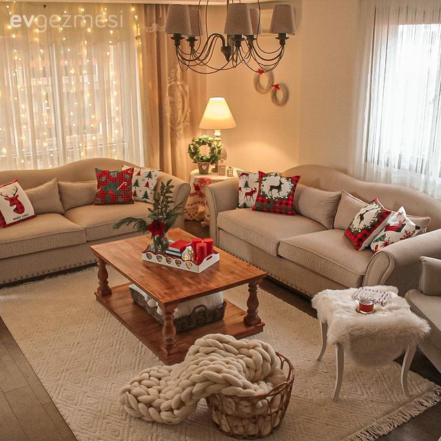 Salon, Bohem Dekorasyon, Yılbaşı dekorasyonu, Vizon, Krem, Bej, Kırmızı, Beyaz, Koltuk takımı, Kırlent, Ev tekstili, Desenler, Orta sehpa, Sehpa, Puf, Halı, Sehpa üstü aksesuarı, Ev Aksesuar, Hasır sepet