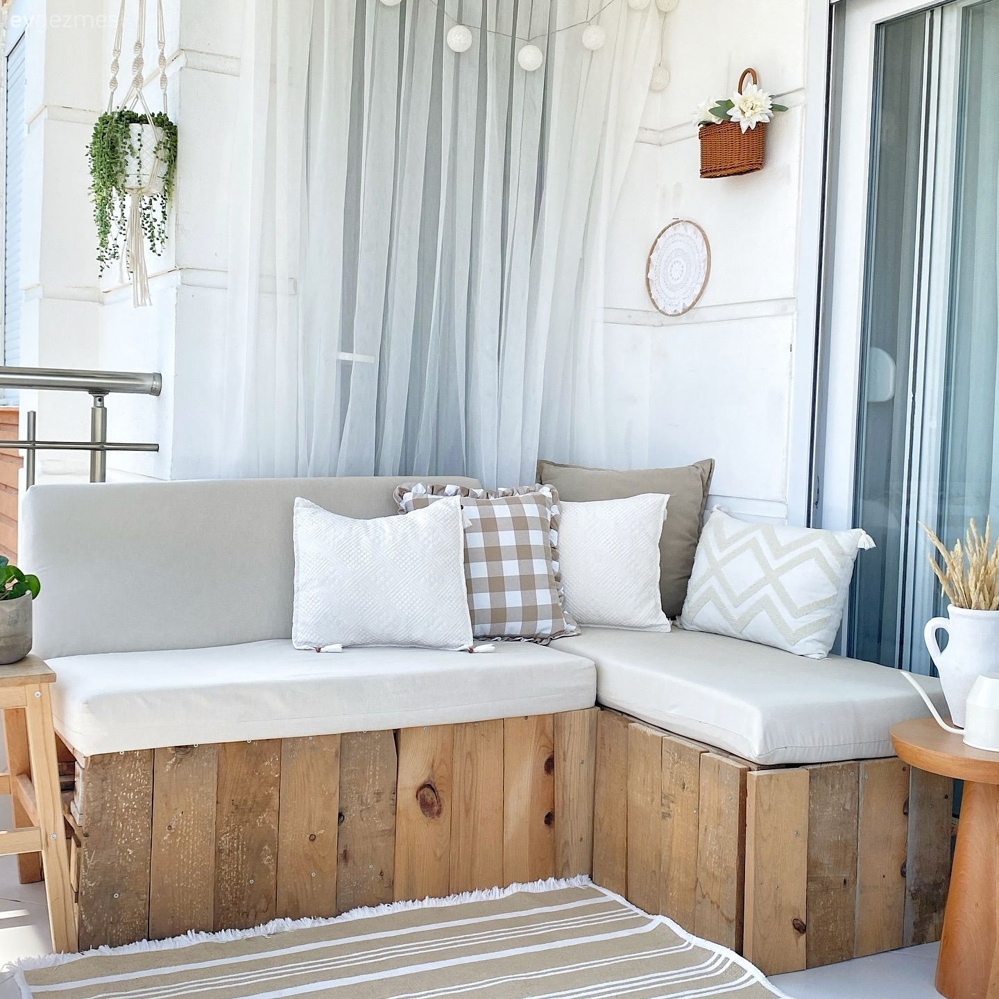 Düşük Maliyetle Büyük Etki: Ucuz Balkon Dekorasyonu Fikirleri