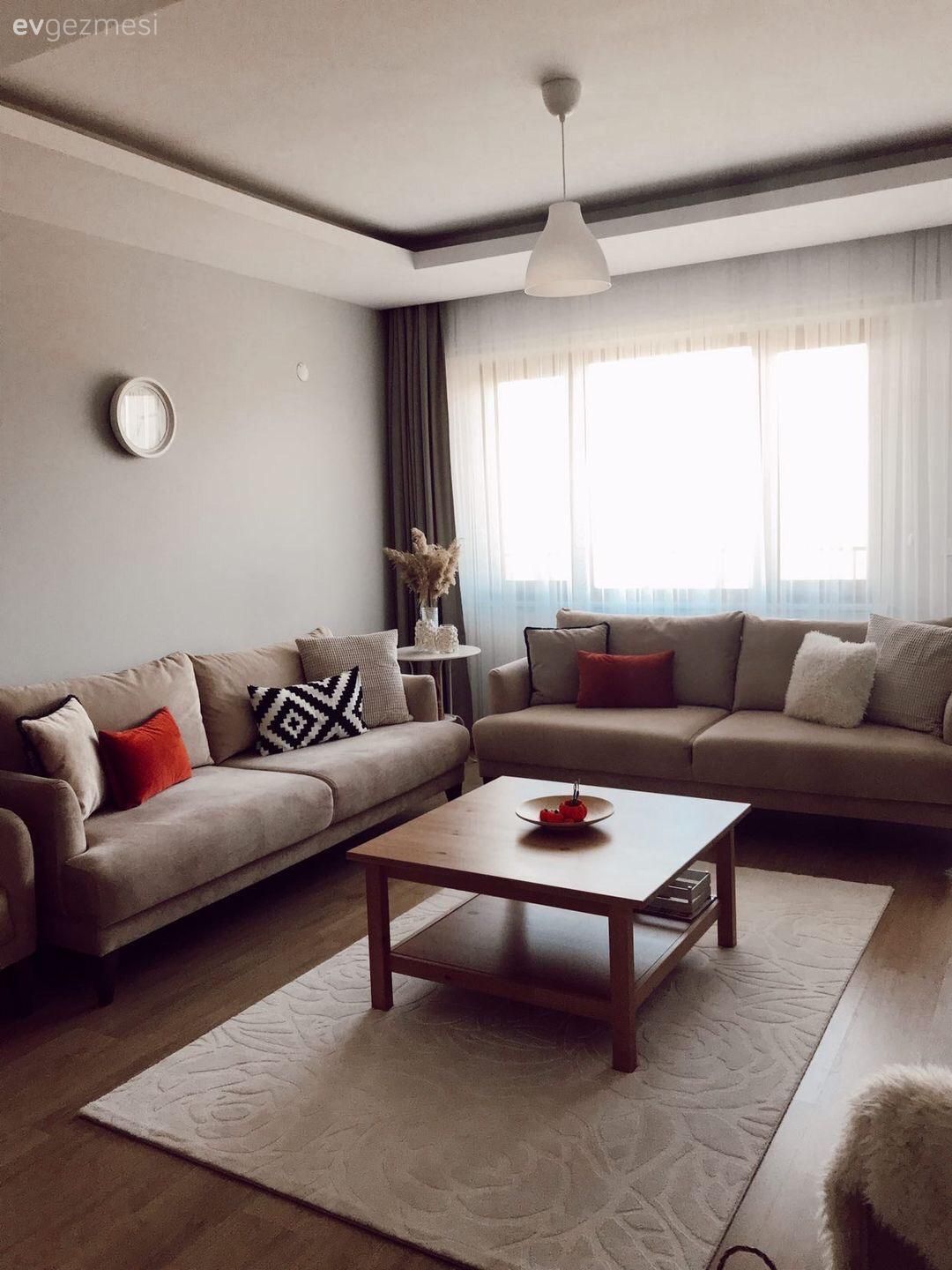 Salon, Koltuk takımı, Vizon, Beyaz, Ahşap Mobilya, Halı, Salon halısı, Orta sehpa, Sehpa, Fon perde, Perde, Tül perde, Ev bitkisi, Berjer, Parke