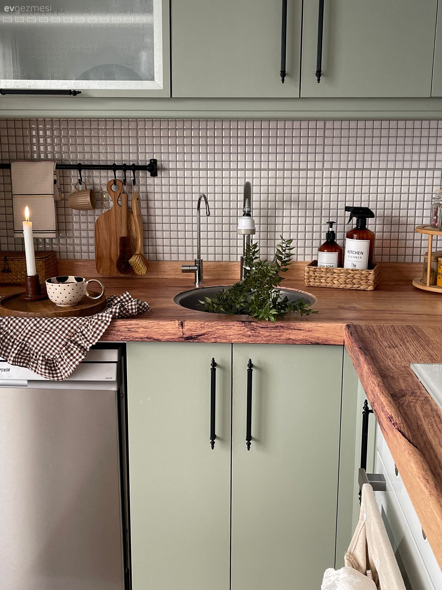 Mutfak, Yeşil, Beyaz, Ahşap mutfak tezgahı, Mutfak tezgahı, Mutfak tezgah arası, Yapışkanlı folyo