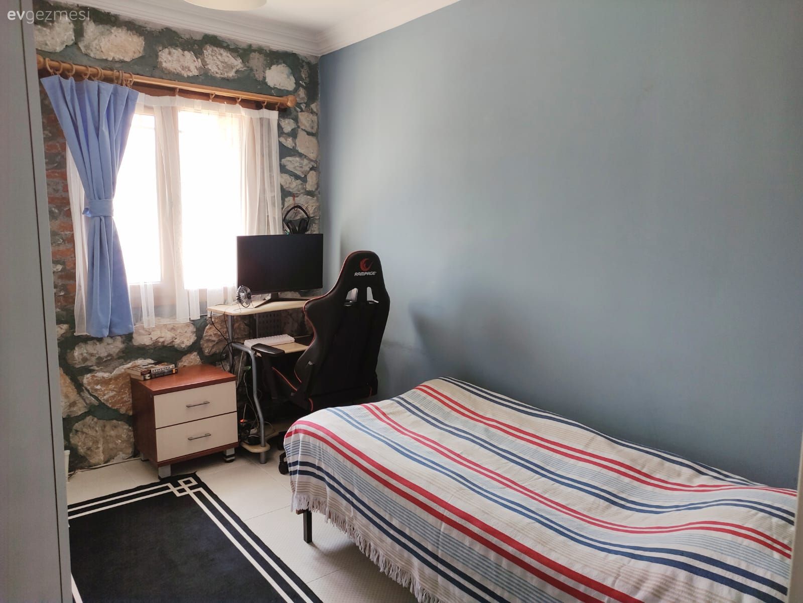 Müstakil Ev Hikâyeleri: Köy Havasını İçine Çeken Rustik Taş Ev!