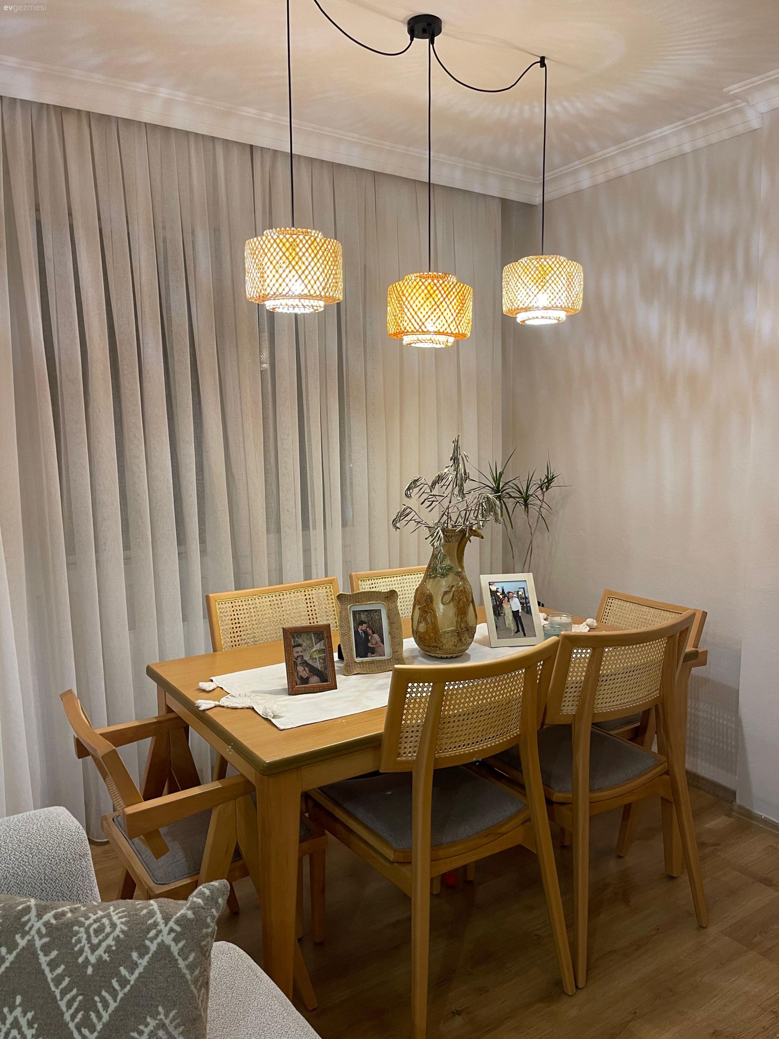 Bu Adana Evinde Ev Sahibinin El Emekleri de Kendine Yer Bulmuş!