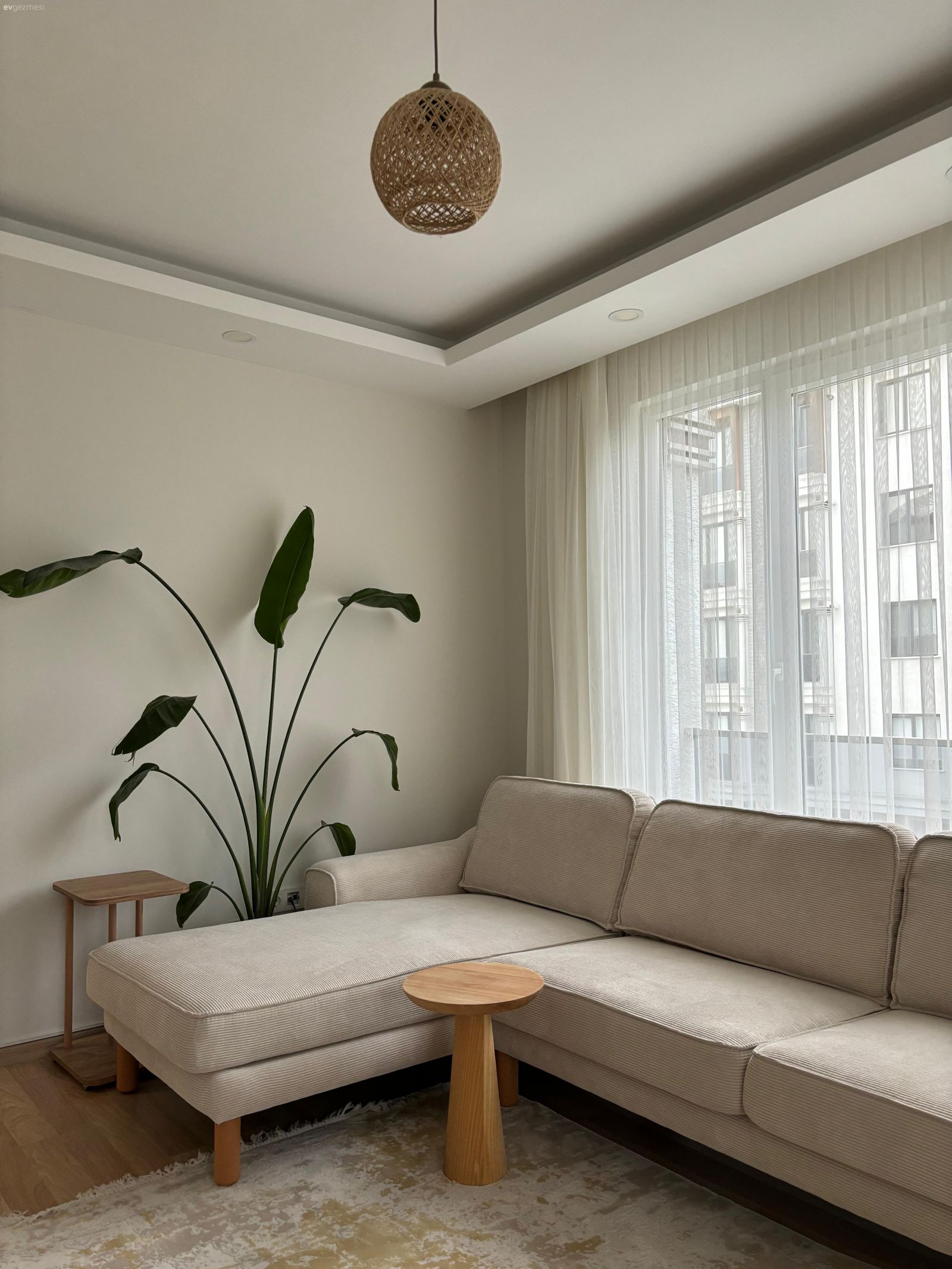 Bu İstanbul Evinde Rahatlığın Sembolü Köşe Koltuk