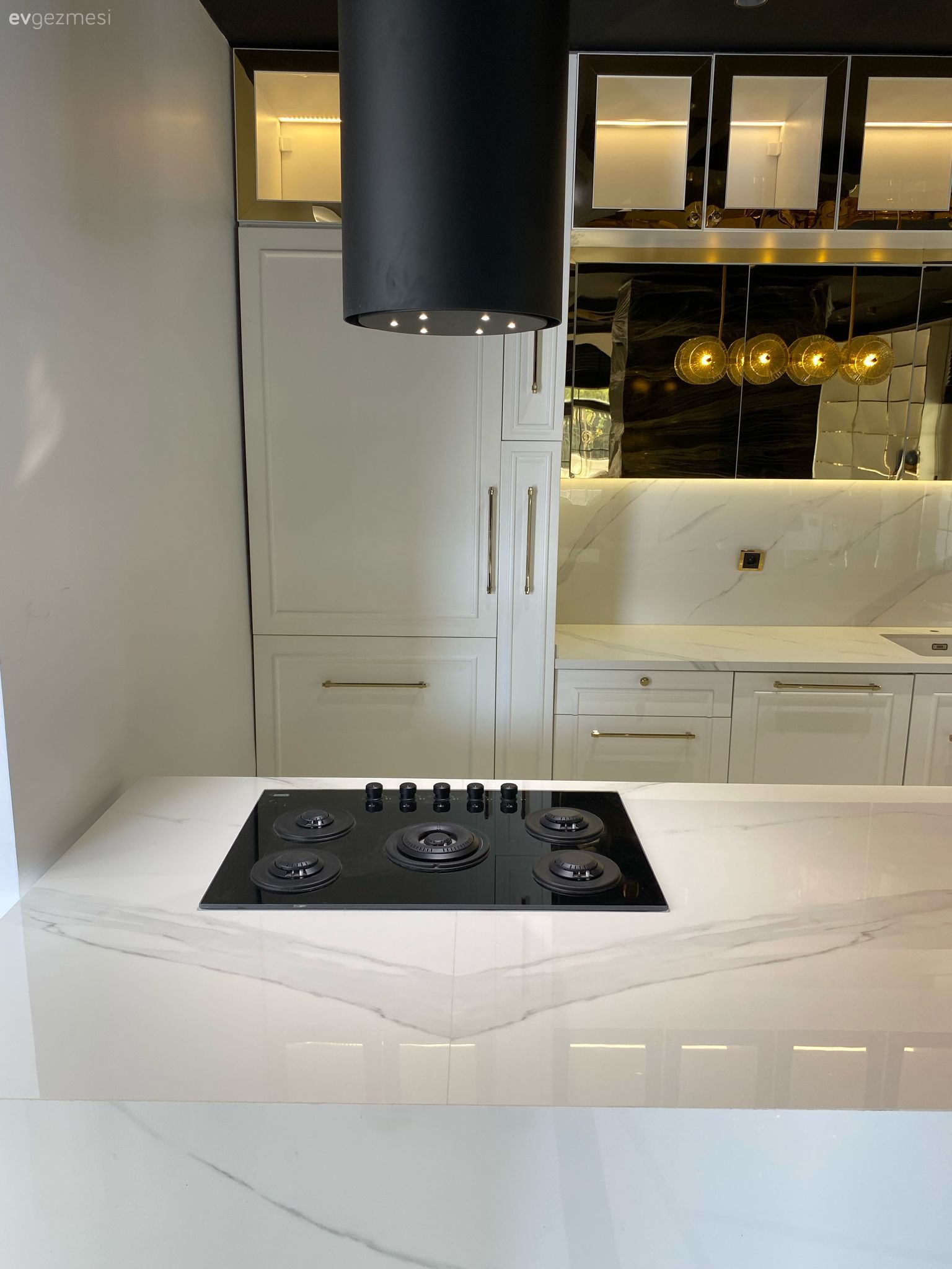 Art Deko Stil Bu Mutfağın Her Detayını Ele Geçirmiş