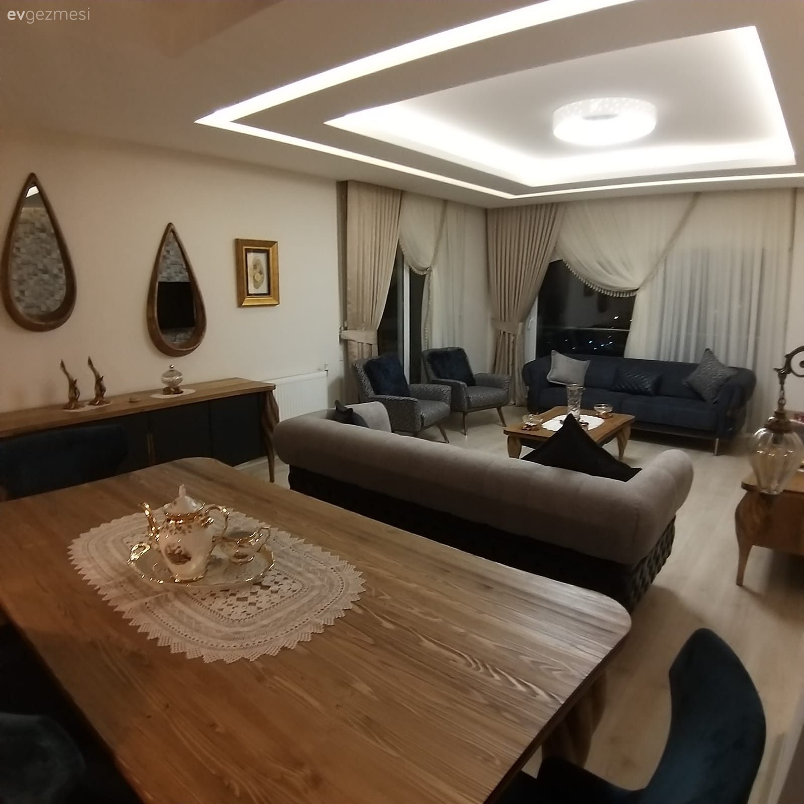 Bu Salonun Her Yerine Ahşabın Sıcaklığı Sinmiş