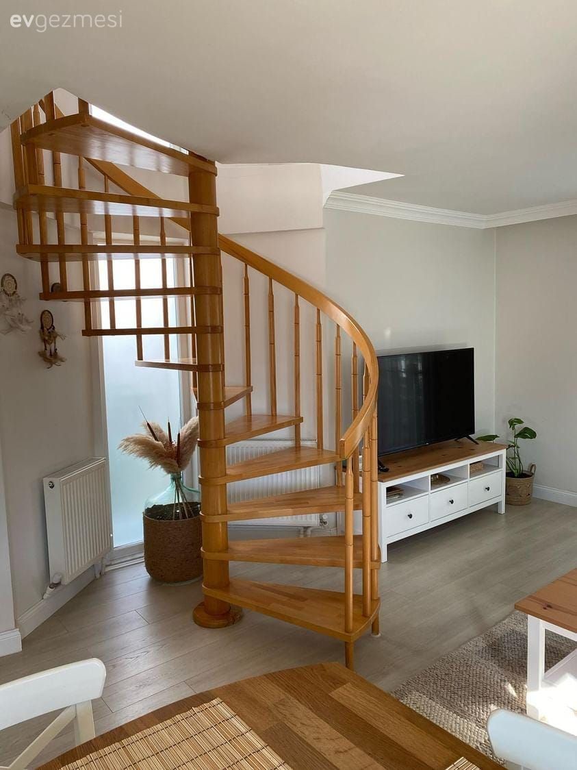 Bu Bahçeli Evde Ahşabın Sıcaklığı, Beyazın da Ferahlığı Her Şeye Yetmiş!