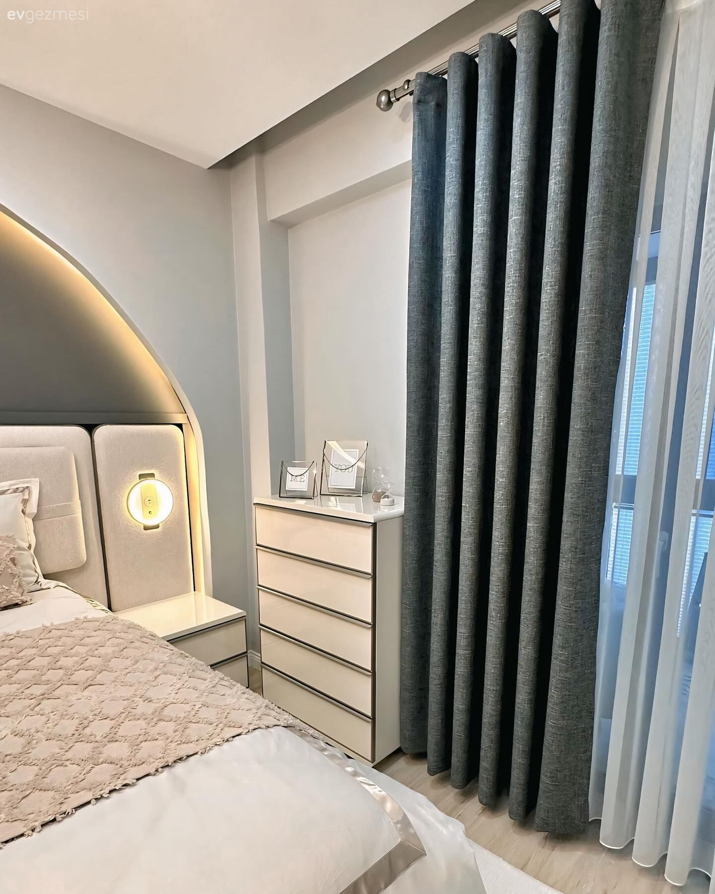 Art Dekoyu Seven Bu Yatak Odası Kalıpların Dışına Çıkmış!