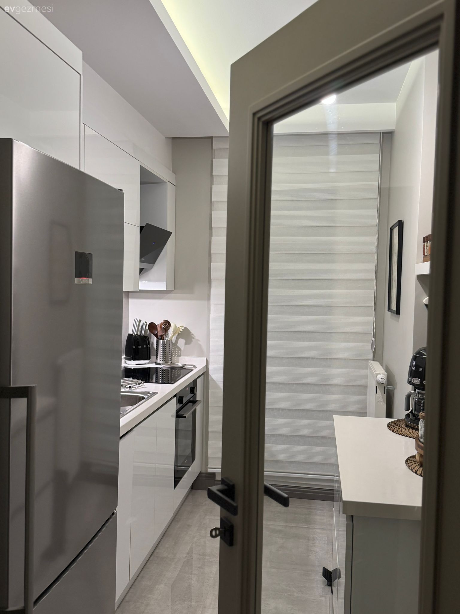 Koridor tipi mutfak, Mutfak