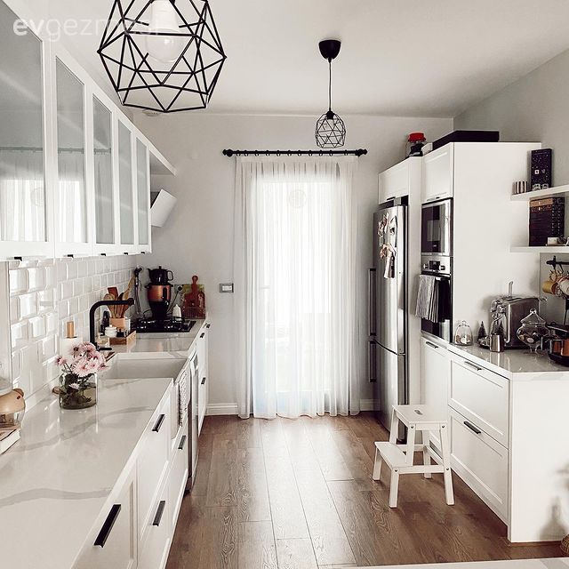 Mutfak, Beyaz, İskandinav, Mutfak tezgahı, Mutfak tezgah arası, Tezgah arası seramik, Kahve köşesi, Parke, Mutfak Avize Modelleri, Mutfak aksesuarları