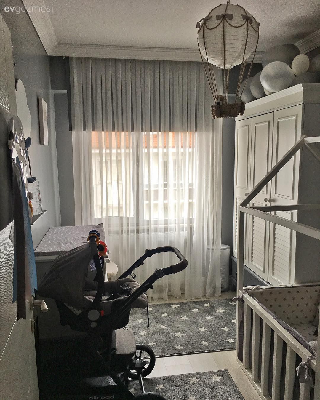 Beyazla Ferahlayan Bu Mutfağın Gönlü Pembede