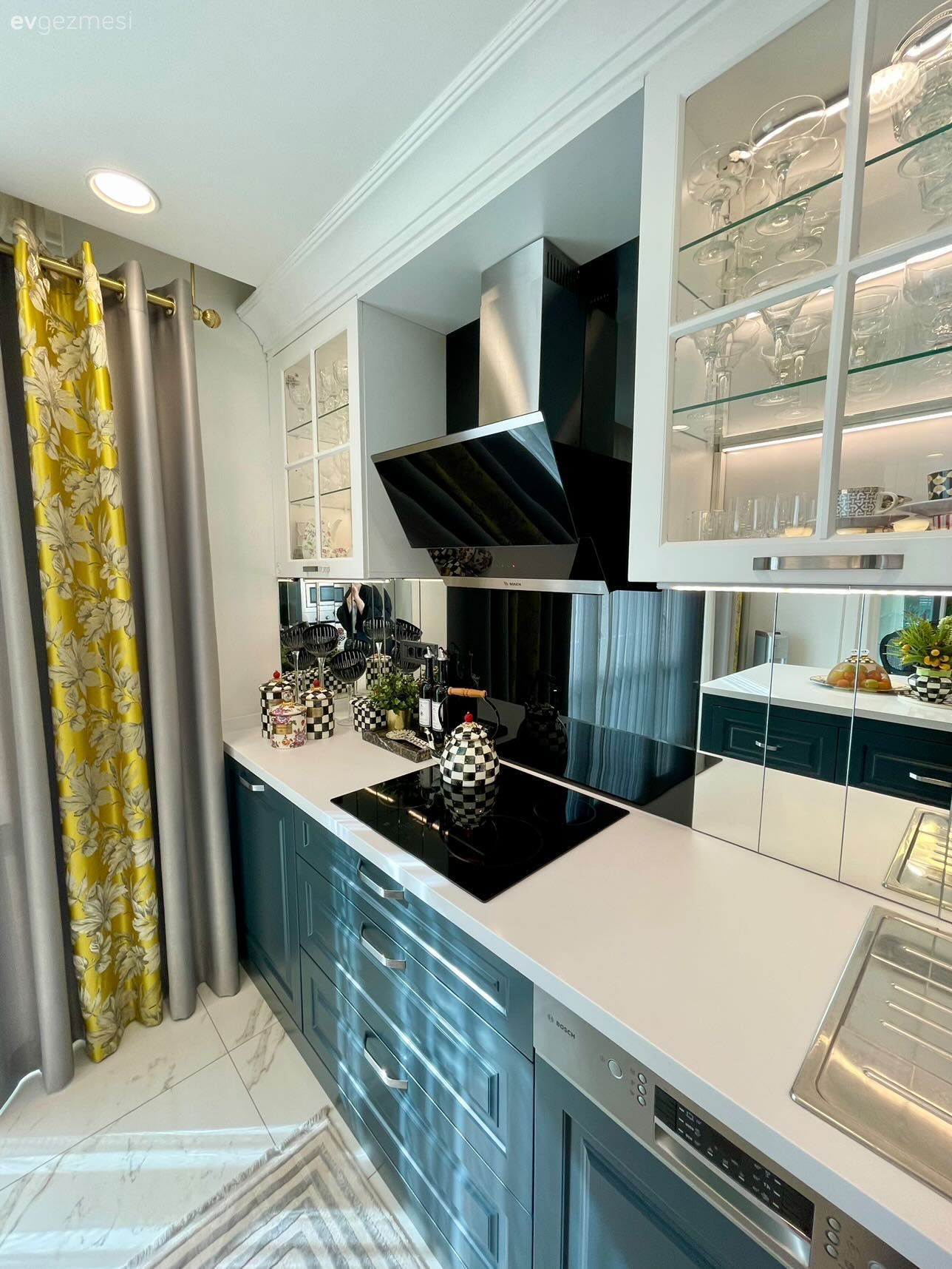 Mutfak, Klasik, Modern, Antrasit  , Yeşil, Beyaz, Siyah, Ayna tezgah arası, Mutfak tezgah arası, Mutfak tezgahı, Mutfak perdesi, Davlumbaz, Ankastre, Mutfak aksesuarları