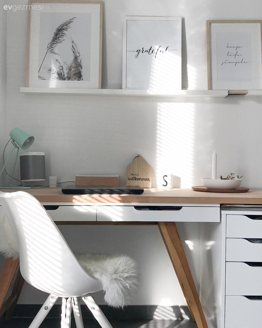 Çocuk odası çalışma masası, Beyaz, Ahşap Mobilya, Duvar rafı, Duvar dekorasyonu, Tablo, Çerçeve, Sandalye