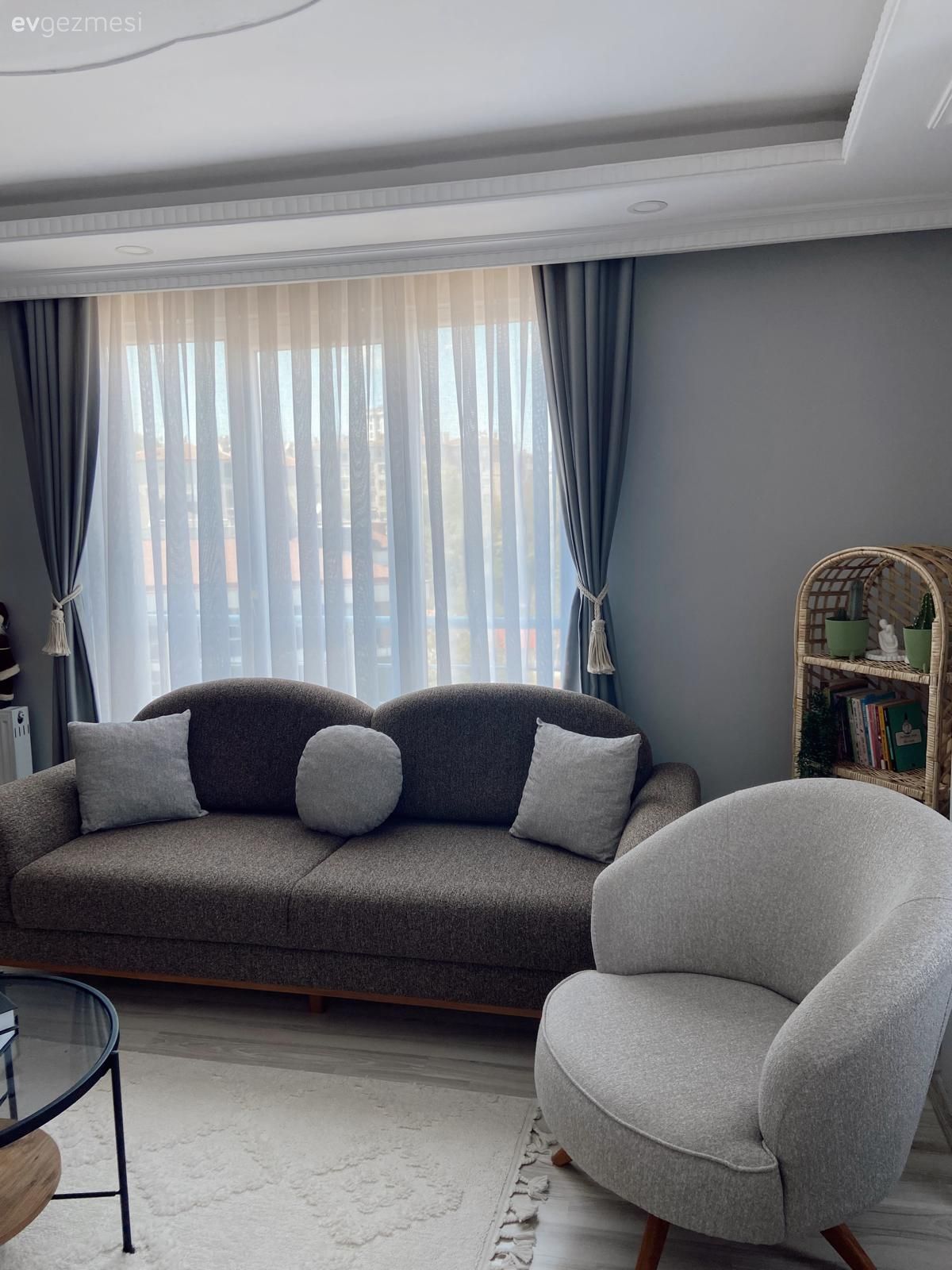 Salon, İskandinav, Modern, Beyaz, Gri, Bej, Koltuk takımı, Fon perde, Perde, Tül perde, Berjer, Kırlent, Ev tekstili, Orta sehpa, Sehpa, Halı, Salon halısı, Avize, Aydınlatma