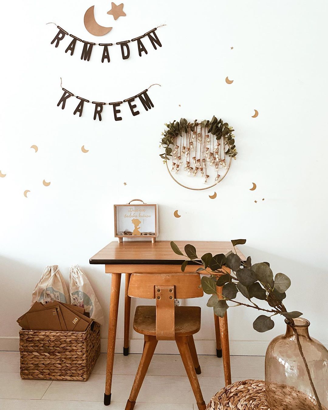 Çocuk Odası, Çocuk odası duvar dekorasyonu, Çocuk odası çalışma masası, Jüt halı, Halı, Vazo, Ev Aksesuar