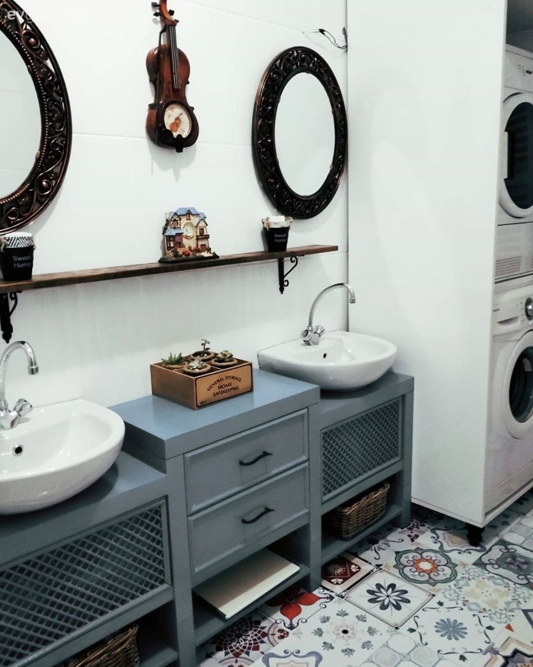 Banyo Dolabı Modelleri: Farklı Çeşitler ve Popüler Tasarımlar