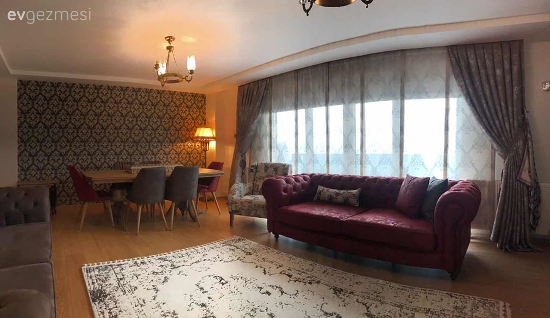 Salon, Klasik, Kırmızı, Füme, Beyaz, Siyah, Koltuk takımı, Kapitoneli koltuk, Berjer, Halı, Salon halısı, Avize, Aydınlatma, Salon avizesi, Ahşap masa, Fon perde, Perde, Sandalye, Duvar kağıdı, Duvar dekorasyonu, Lambader