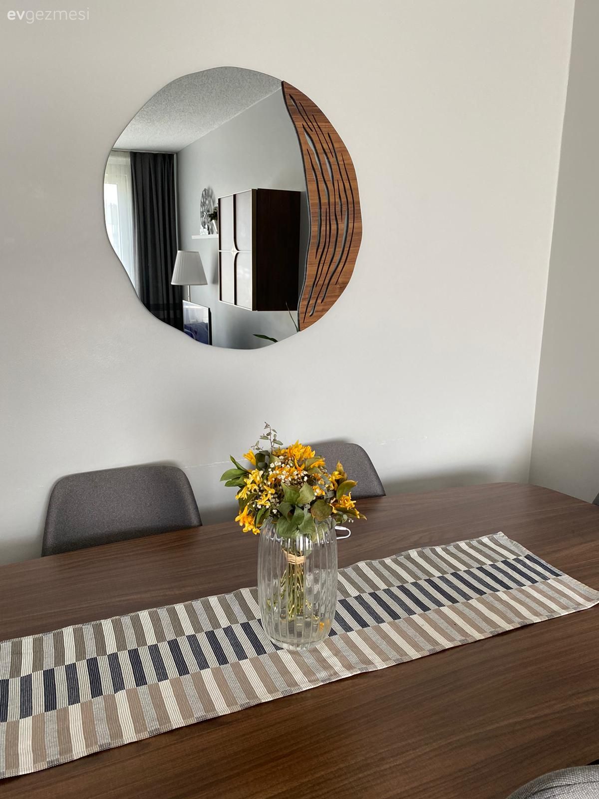 Yuvarlak ayna, Dekoratif ayna, Ahşap masa