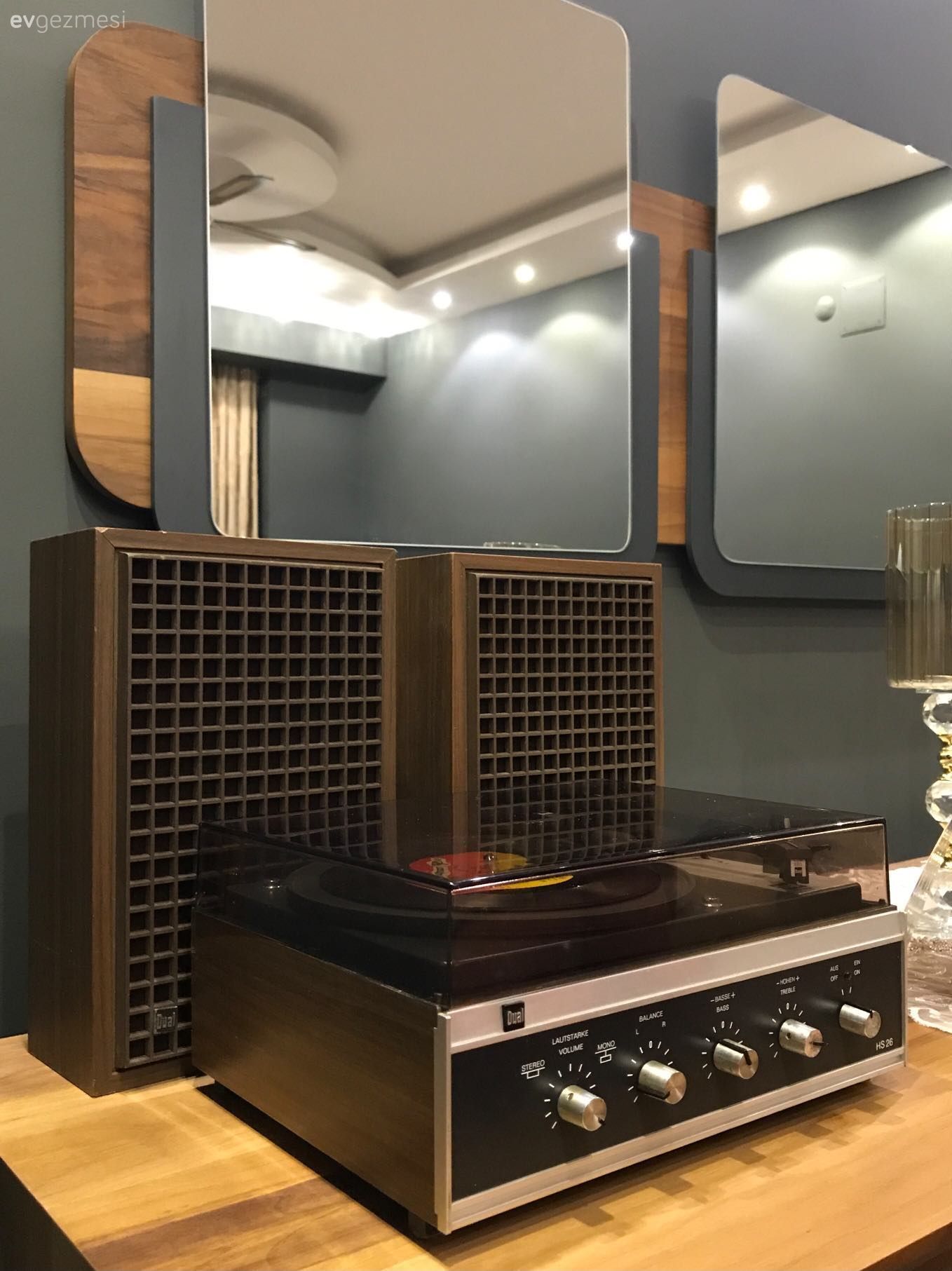 Turuncu, Hardal ve Yeşil: Enerjisi Hayli Yüksek Bir İzmir Evi