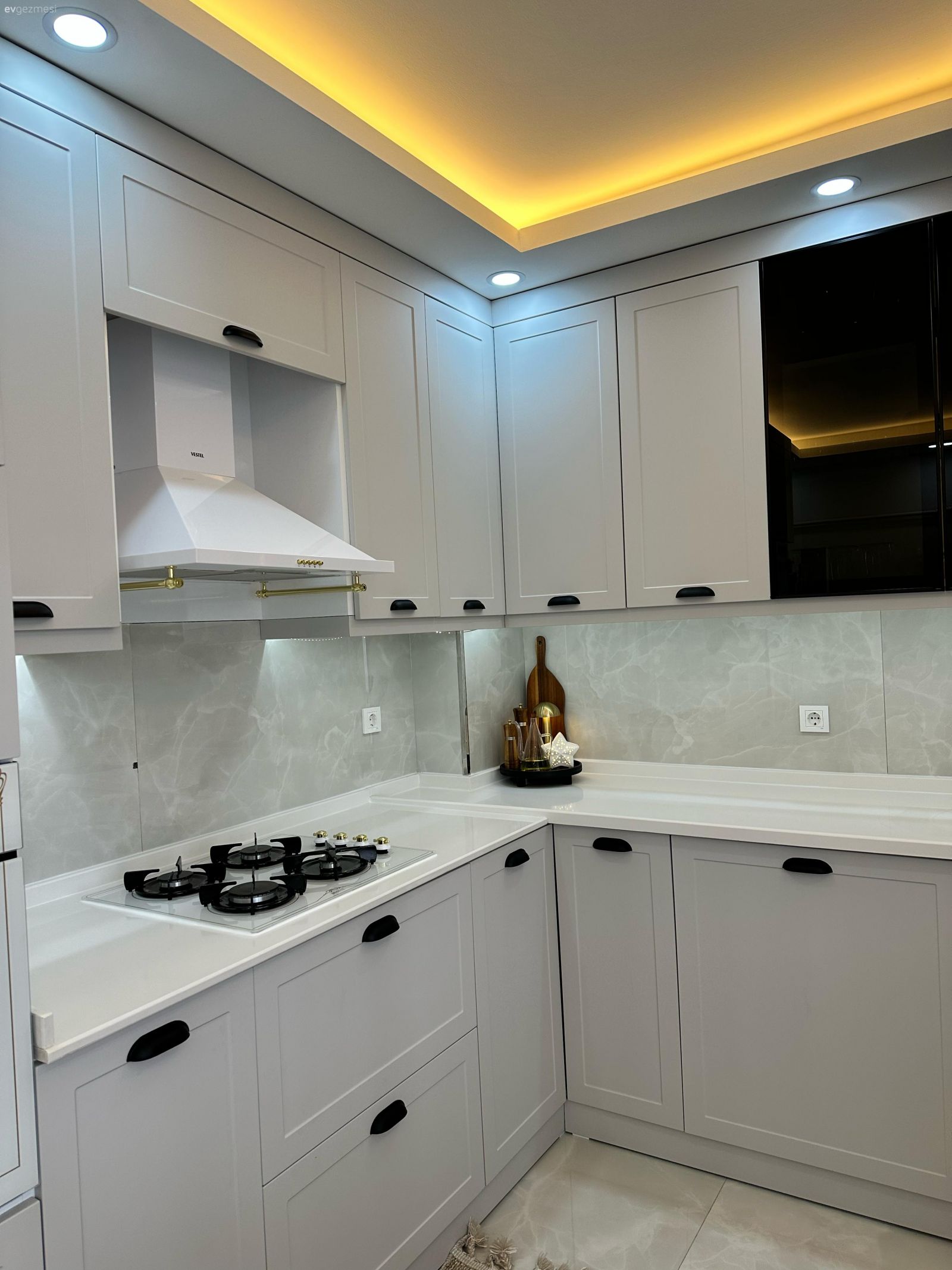 Bu Kırşehir Mutfağında Cam Kapaklar Şıklığı Arttırmış