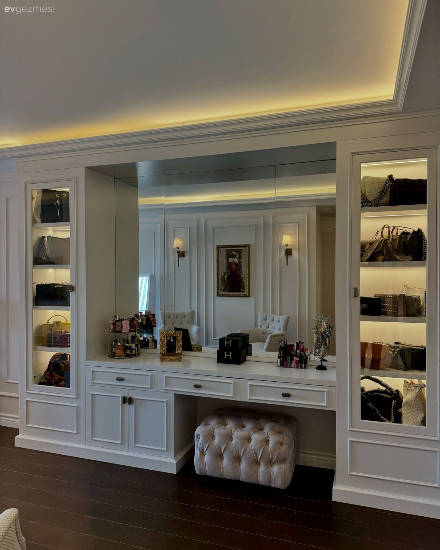 Bu Gösterişli Evde Zıt Renklerin Uyumuna Başvurulmuş!